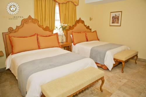 Sobeny Collins Suites And Rooms