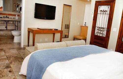 Sobeny Collins Suites And Rooms