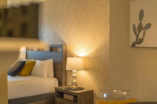 Apartamento Art Deco Retreat: 1 Block From The Beach