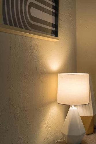 Apartamento Art Deco Retreat: 1 Block From The Beach