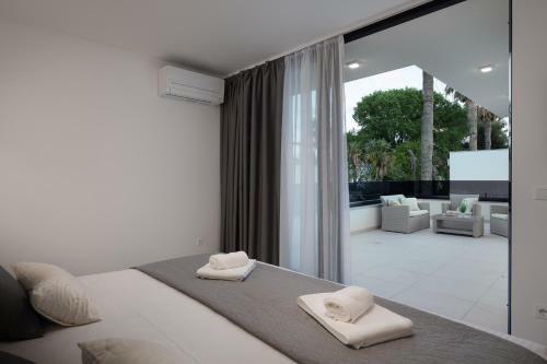 Luxury Villa Anchor