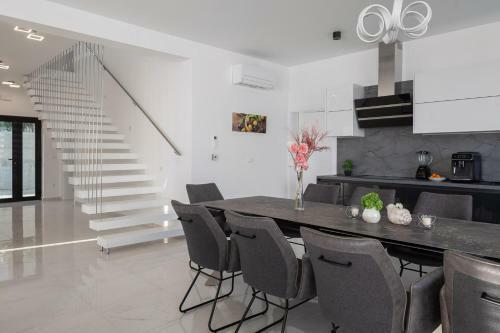 Luxury Villa Anchor