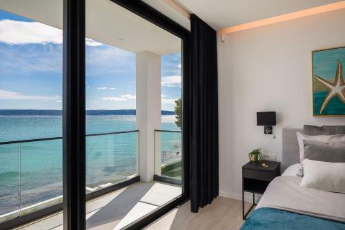 Beachfront Villa The View With Pool