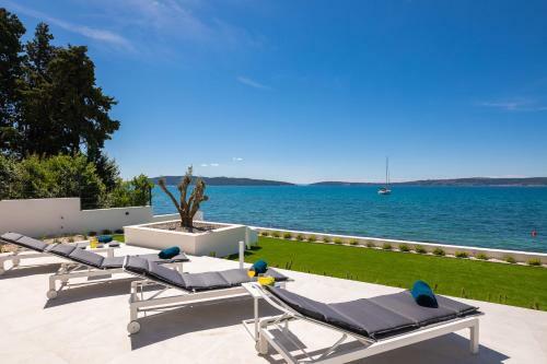 Beachfront Villa The View With Pool