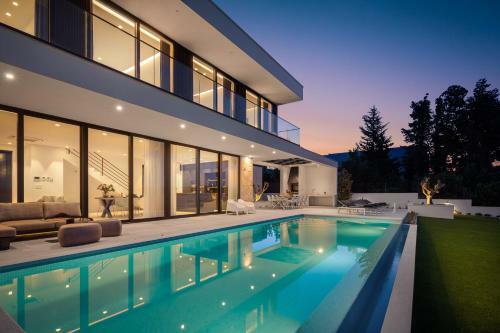 Beachfront Villa The View With Pool