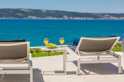Beachfront Villa The View With Pool