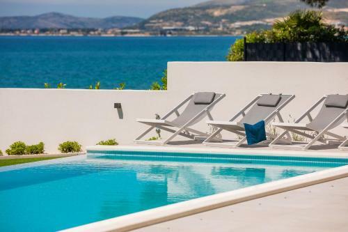 Beachfront Villa The View With Pool