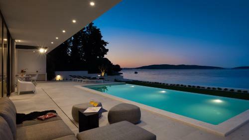 Beachfront Villa The View With Pool