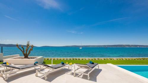 Beachfront Villa The View With Pool