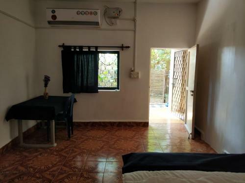 Hostal Palm Breeze Suites