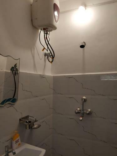 Hostal Palm Breeze Suites
