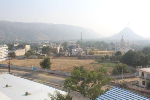 Hotel Bajaj Lake Palace