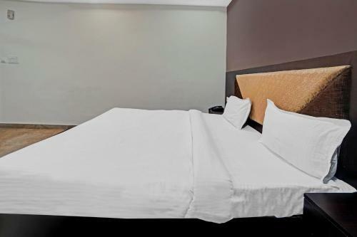 Collection O 85449 Edge Hotel