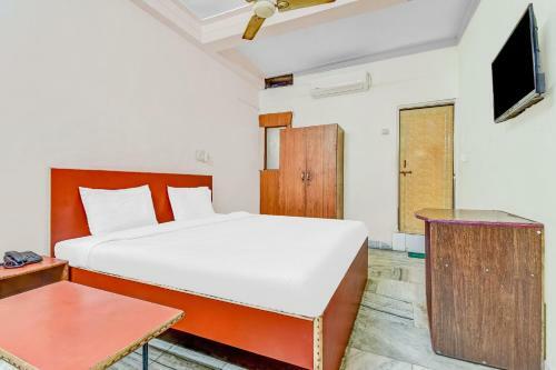 Capital O 82585 Honey Hotel