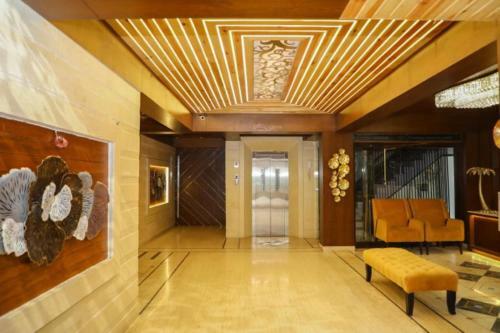 Hotel Golden - I