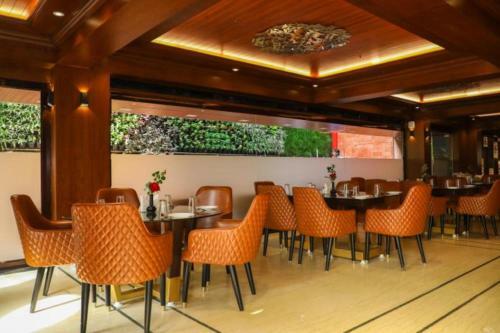 Hotel Golden - I