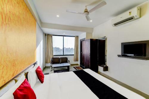 Capital O 5970 Hotel Balaji Central