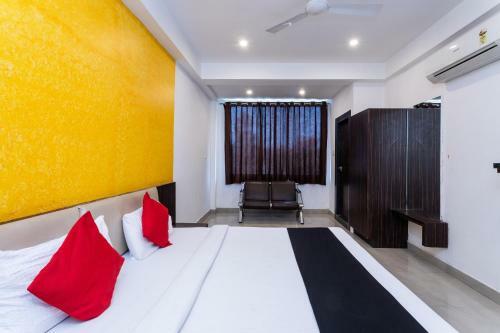 Capital O 5970 Hotel Balaji Central