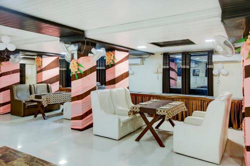 Townhouse 722 Hotel Pal Residency