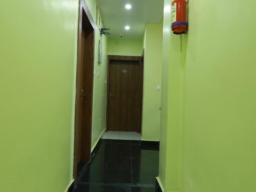Townhouse 884 Hotel Fountain Residency