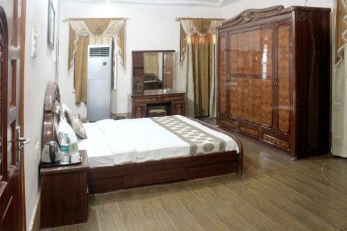 Hostal The Candy Suites