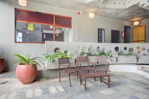 Hotel Oyo 82302 Mac Residency