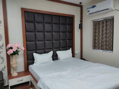 Oyo 84644 Hotel Holiday Inn
