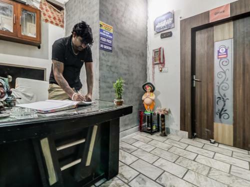 Oyo 84330 Sansaar Hotel