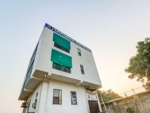 Oyo 84330 Sansaar Hotel