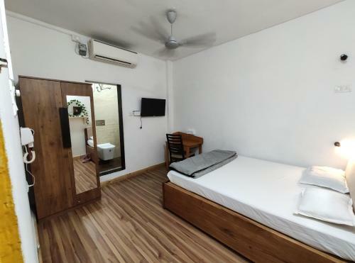 Hoshtel99 - Stay, Cowork & Cafe - A Backpacker Hostel