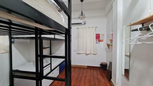Hoshtel99 - Stay, Cowork & Cafe - A Backpacker Hostel