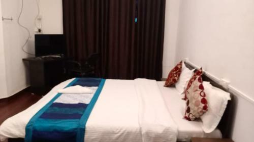 Hostal Spacious Deluxe Room In Kalyani Nagar