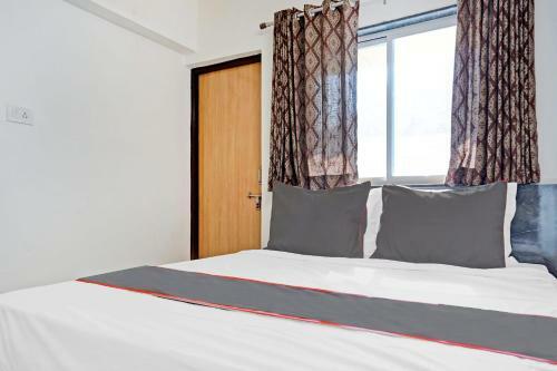 Collection O 84345 Hotel Raj & Lodging