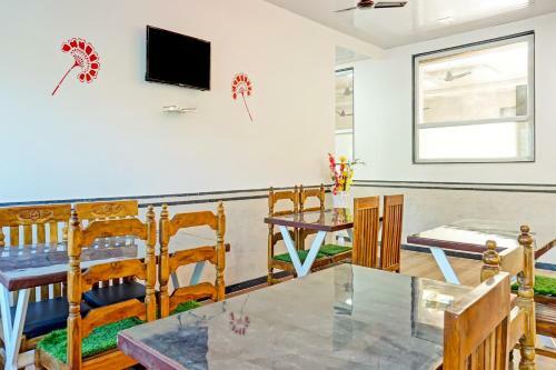 Collection O 84345 Hotel Raj & Lodging