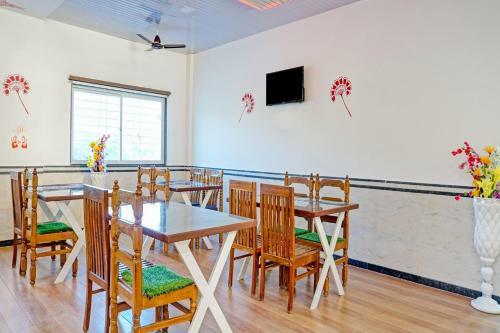 Collection O 84345 Hotel Raj & Lodging