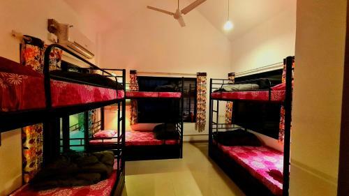 Lifespace- Spacious Hostel In A Luxurious Villa