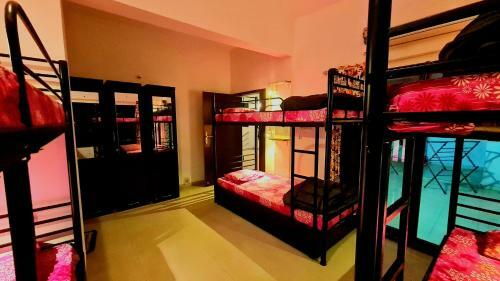 Lifespace- Spacious Hostel In A Luxurious Villa