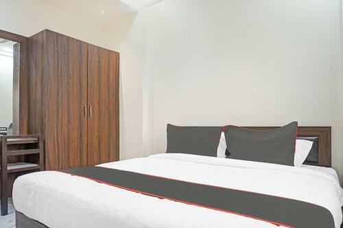Capital O 85874 Hotel Shreyash Executive