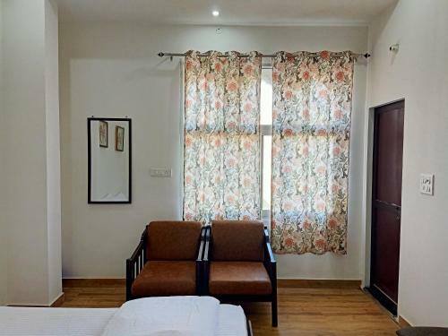 Hotel Hindupura Residency