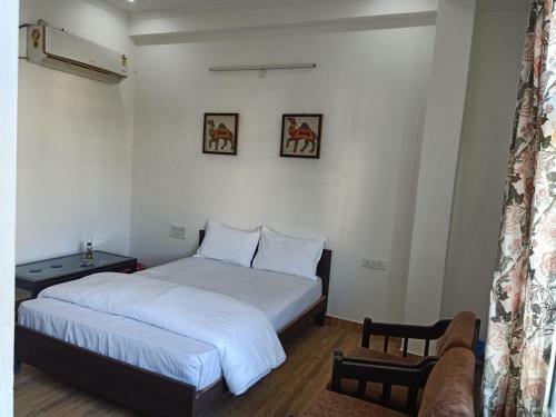 Hotel Hindupura Residency