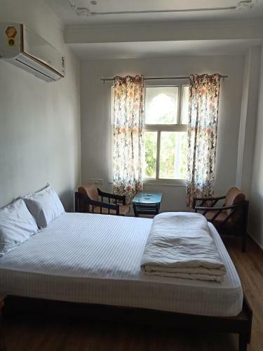Hotel Hindupura Residency