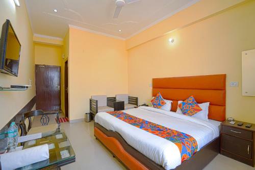 Fabhotel Paras Plaza