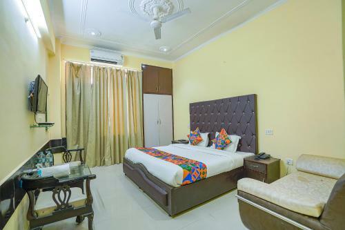 Fabhotel Paras Plaza