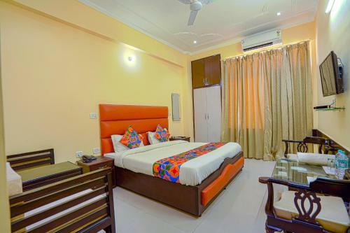 Fabhotel Paras Plaza