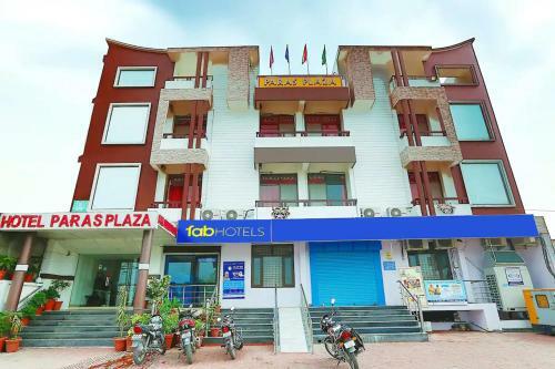 Fabhotel Paras Plaza