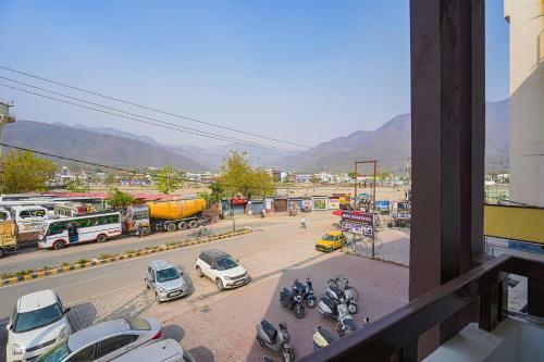 Fabhotel Paras Plaza