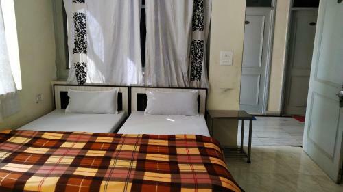 Hostal The Hotel Gayatri Kunj