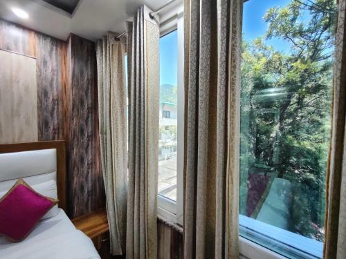 Hotel Laxman Jhula Inn