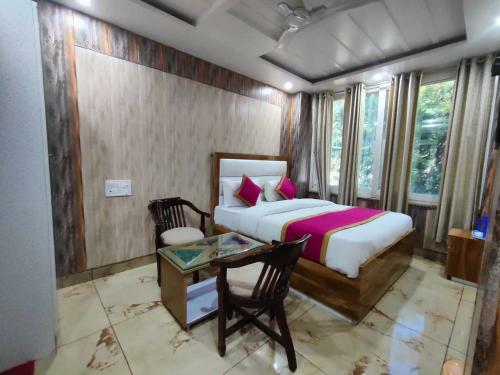 Hotel Laxman Jhula Inn