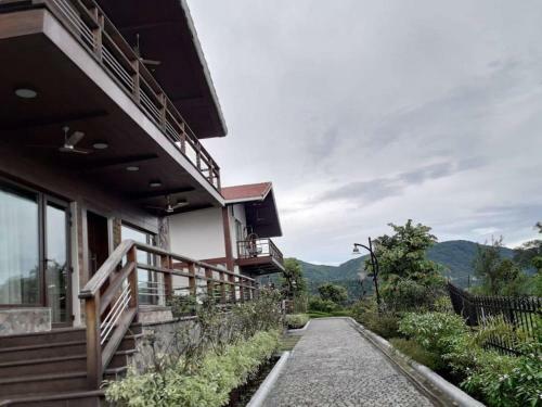 A Majestic Luxurious Rajasi Villa Overlooking The Ganges